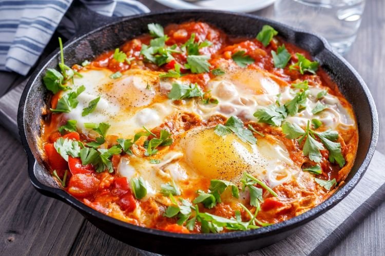 Rührei mit Tomaten und Bohnen