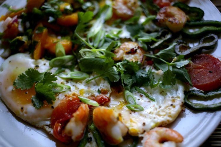 Rührei mit Tomaten und Garnelen