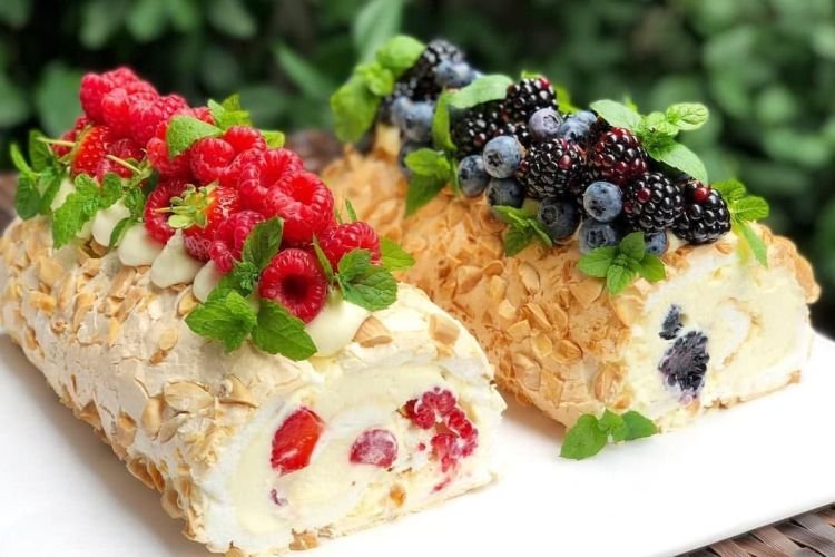 Baiser-Rolle mit Mascarpone