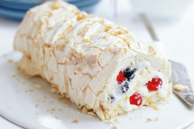 Baiser-Rolle mit Kondensmilch