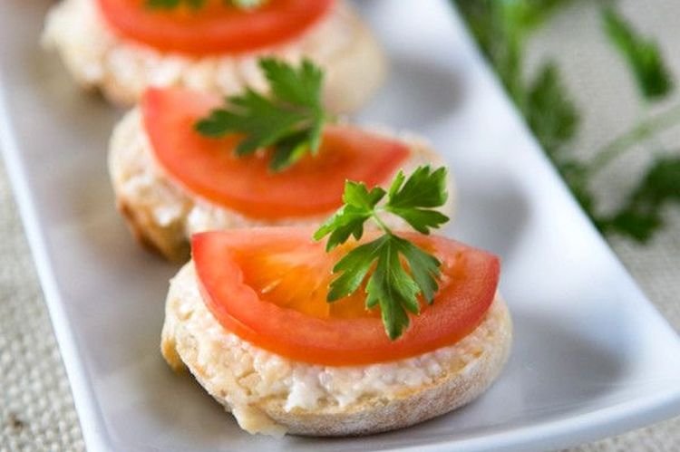 Summer Tomato Sandwiches