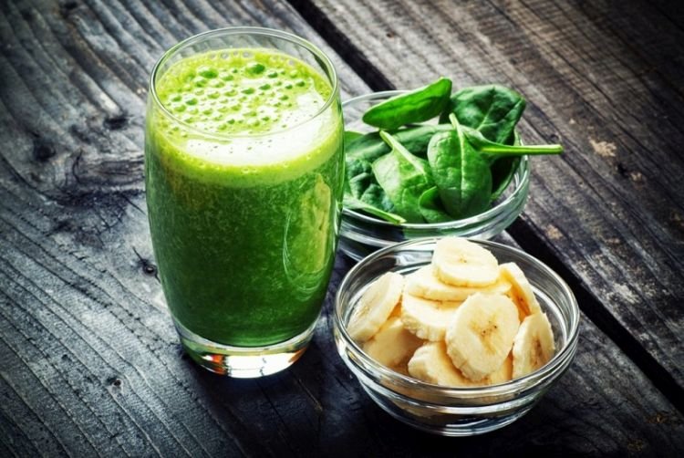 Banana, Spinach, and Cucumber Smoothie