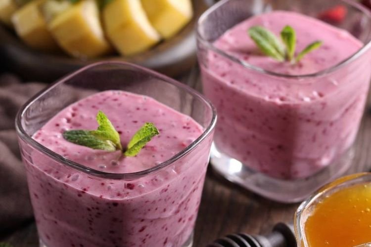 Banana and Honeysuckle Smoothie
