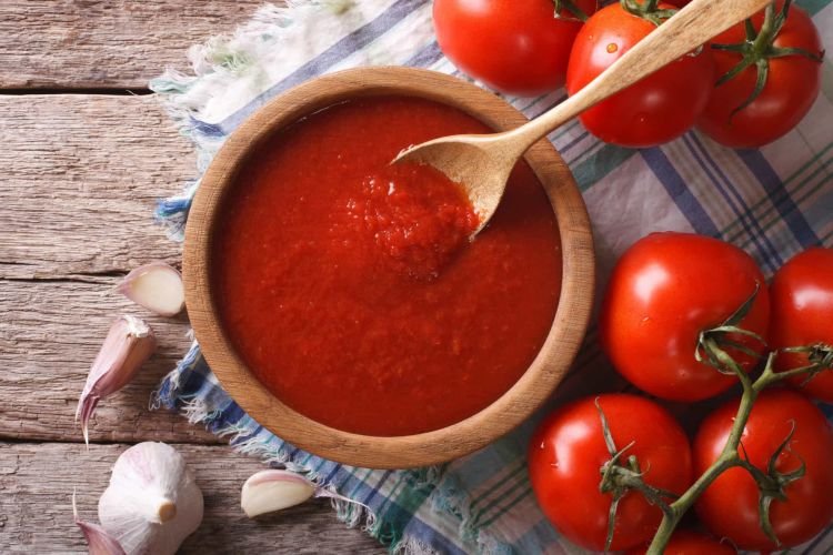 Sauce auf Ketchup-Basis