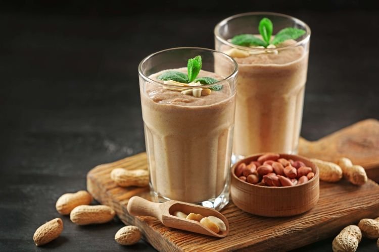 Protein-Shake mit Erdnussbutter