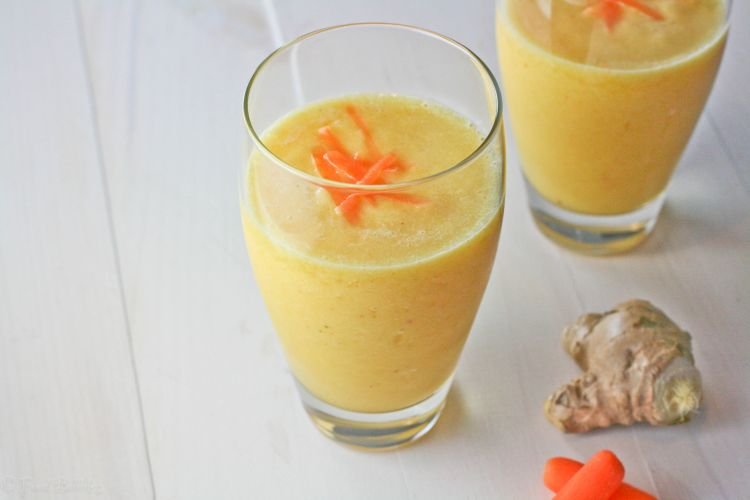 Protein-Shake mit Ei, Traubensaft und Karotte