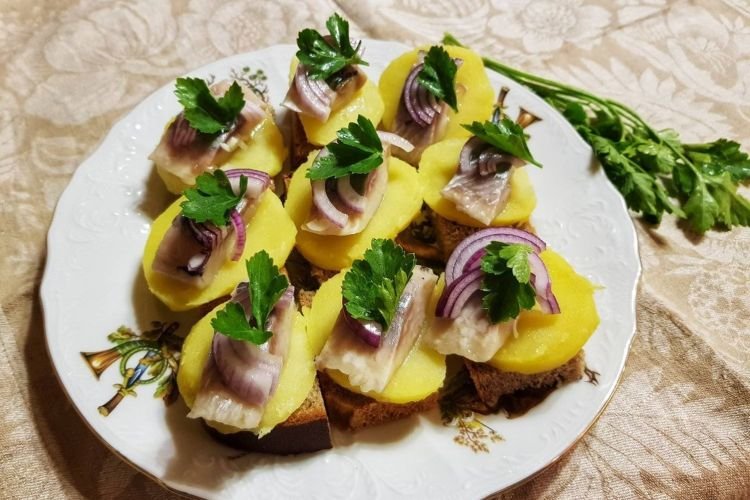 Heringssandwiches mit Kartoffeln