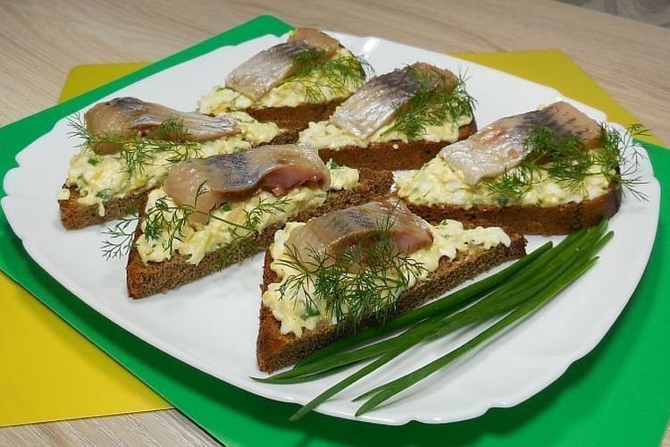 Heringssandwiches mit Käse