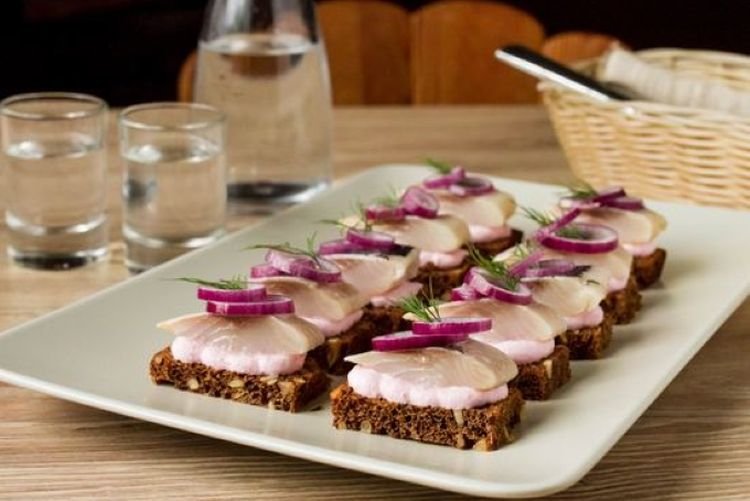 Heringssandwiches mit Meerrettich