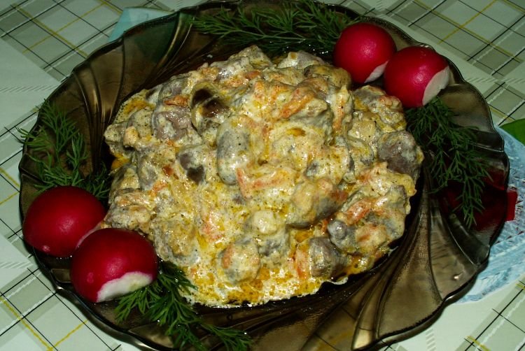 Corazones de pollo con cebolla y zanahoria