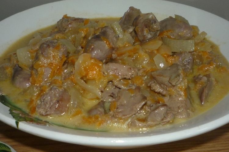 Corazones de pollo con salsa