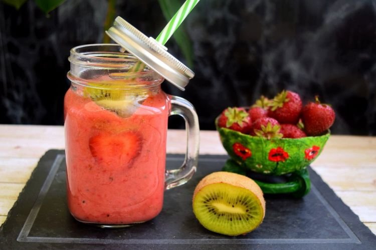 Kiwi Smoothie with Milk