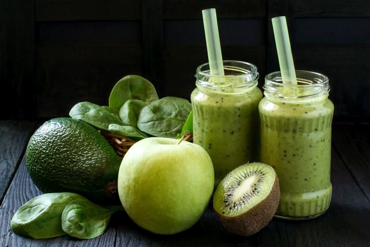 Kiwi, Avocado, and Greens Smoothie