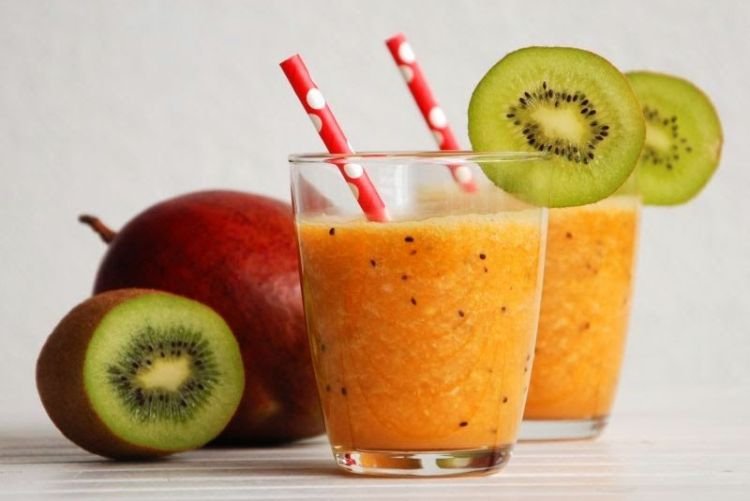 Kiwi and Mango Smoothie