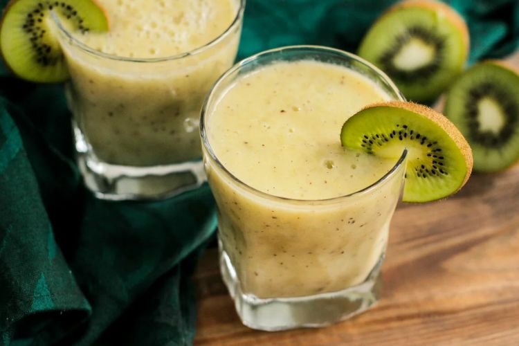 Kiwi Smoothie with Coconut Milk