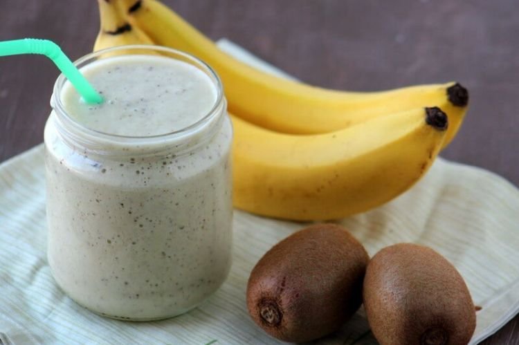 Kiwi, Banana, and Oatmeal Smoothie