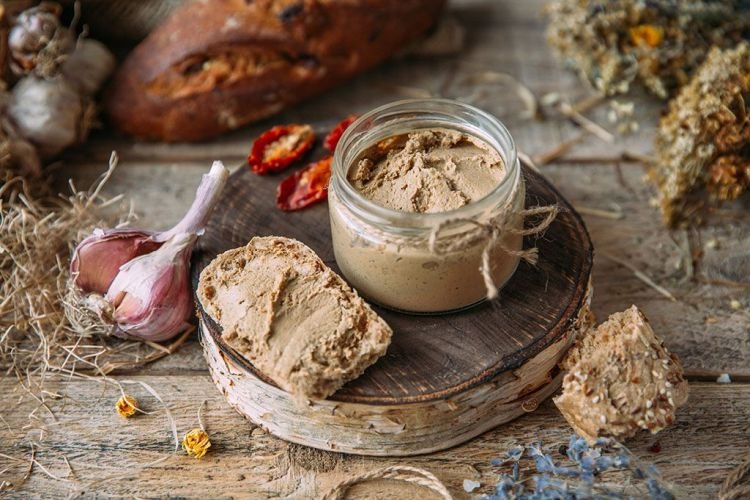 Leberpastete mit Nüssen