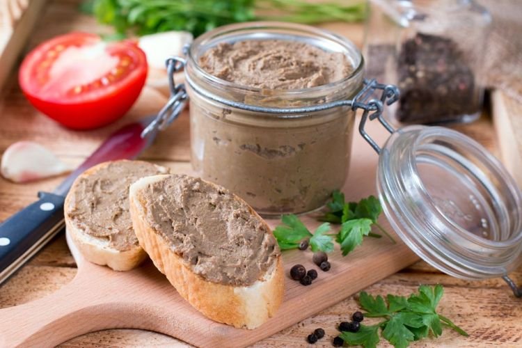 Leberpastete mit Milch