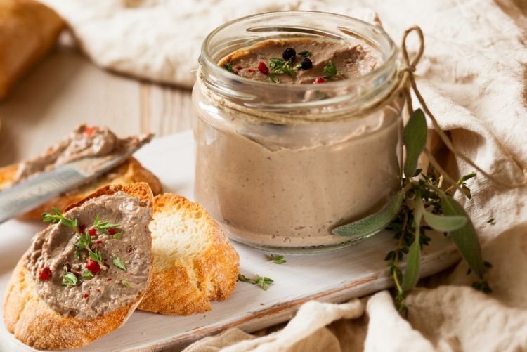 Schweineleberpastete mit Speck