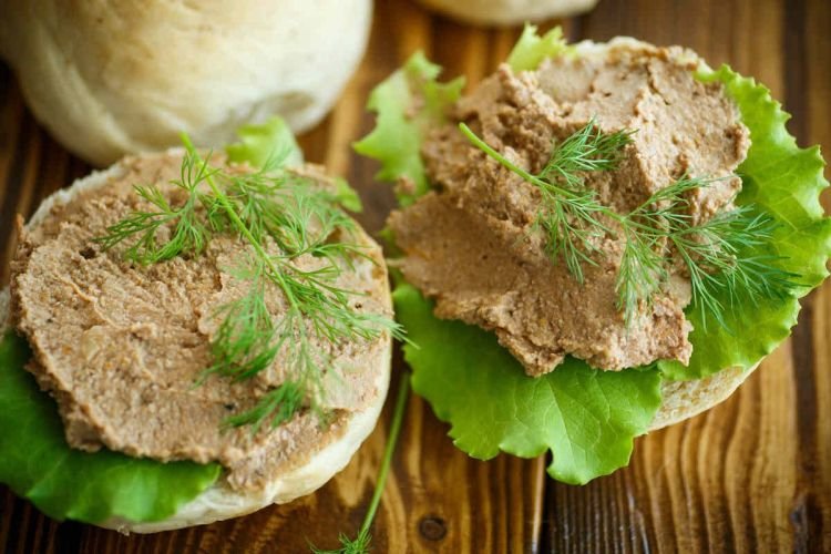 Pastete aus Hühnerleber und Herzen