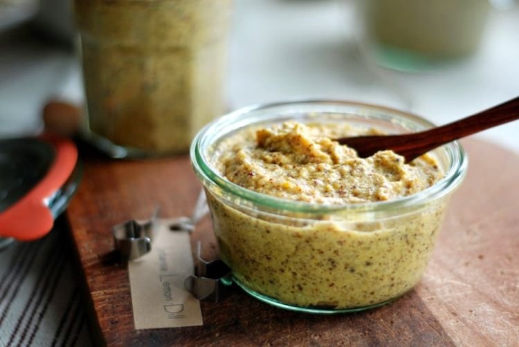 Salsa para hamburguesa con mostaza granulada y queso crema