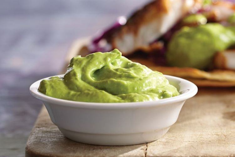 Salsa para hamburguesa con queso crema y aguacate