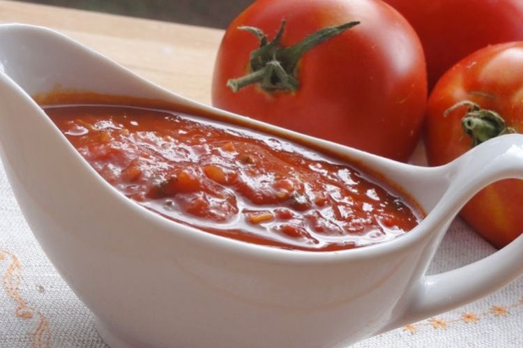 Salsa para hamburguesa con pasta de tomate y pimentón