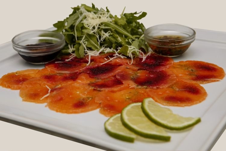Lachs-Carpaccio mit Sojasauce