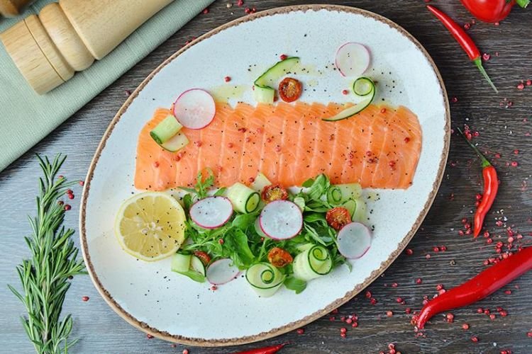 Lachs-Carpaccio mit Orange