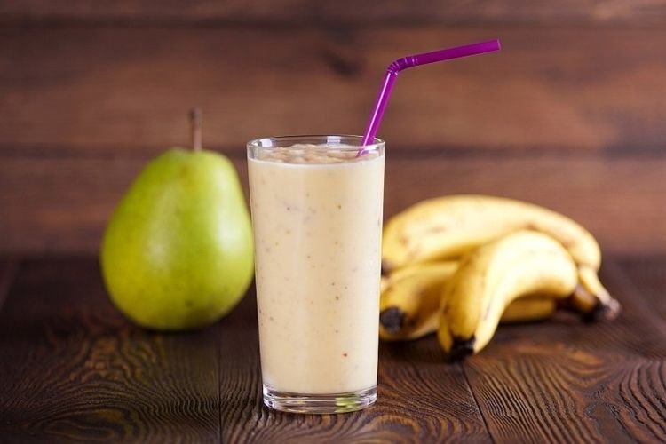 Celery, Pear, and Banana Smoothie