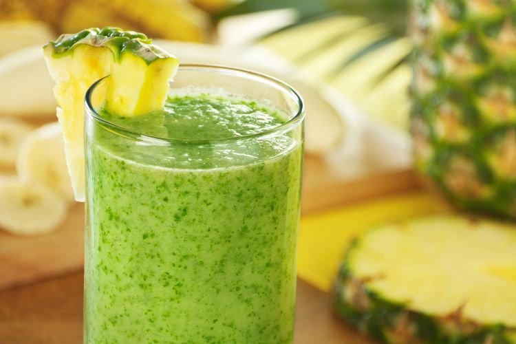 Celery, Pineapple, and Basil Smoothie