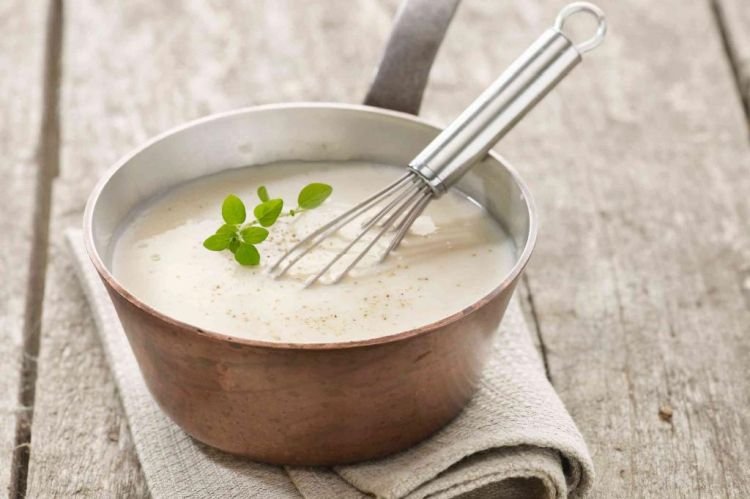 Sahnesauce mit Milch für Pizza