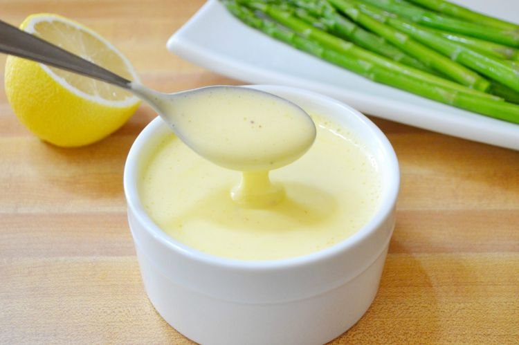 Sahnesauce mit Eigelb