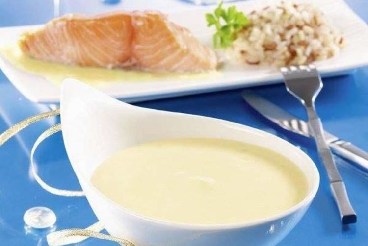 Sahnesauce mit Wein auf Fischbrühe