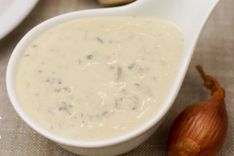 Sahnesauce zu Schweinefleisch
