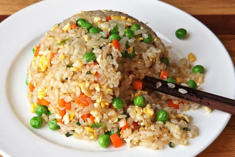 Fried Rice with Omelet and Green Peas