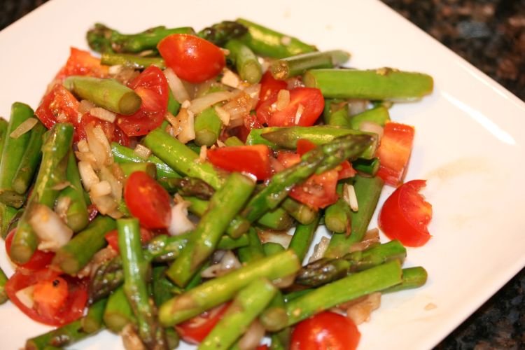 Spargel mit Gemüse