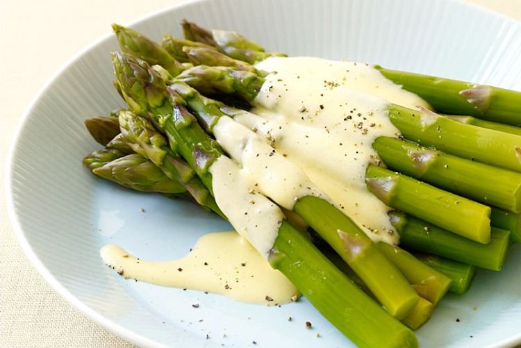 Spargel in Weinsauce