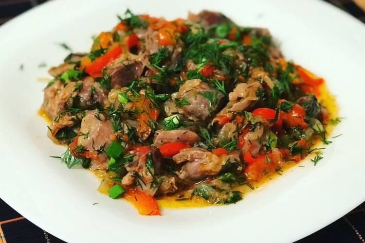 Hühnermägen mit Gemüse