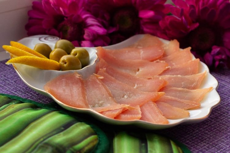 Hähnchen-Carpaccio mit Paprika und Kräutern