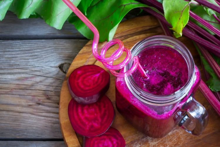Vegetable Smoothie with Beetroot and Bell Pepper