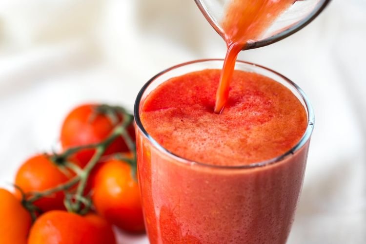 Tomato and Carrot Vegetable Smoothie