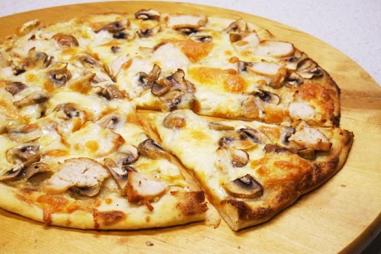 Puff Pastry Pizza with Chicken and Mushrooms