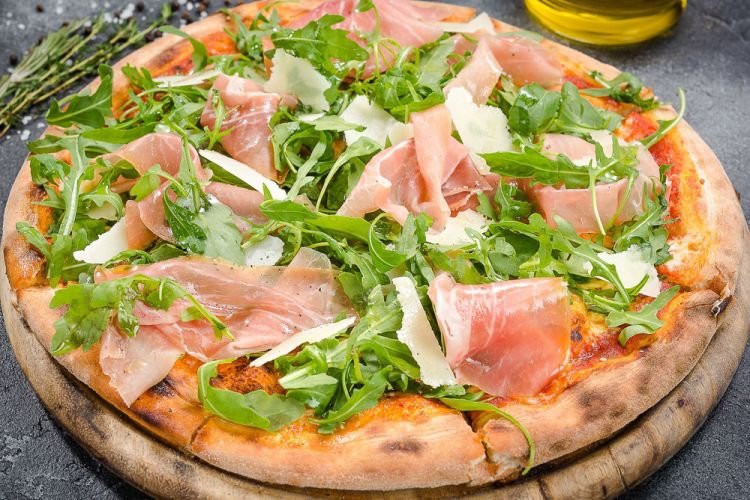 Pizza with Prosciutto and Arugula