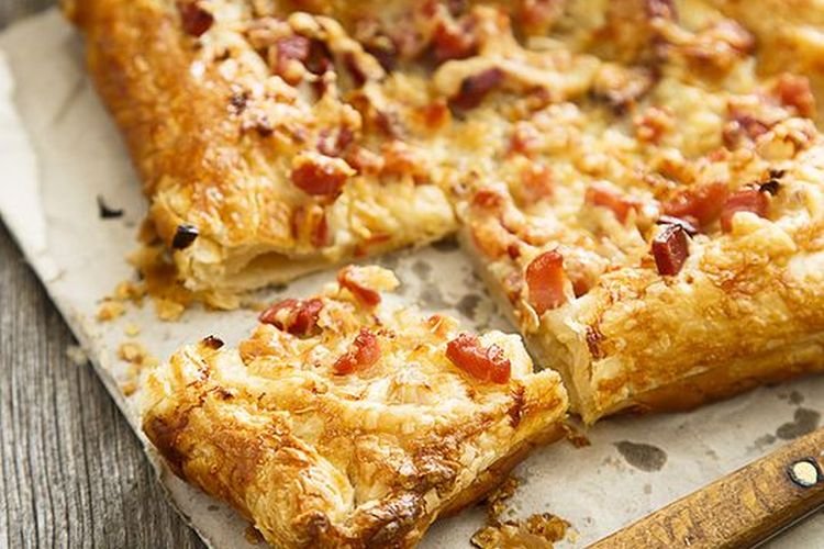 Puff Pastry Pizza with Sausage and Bacon