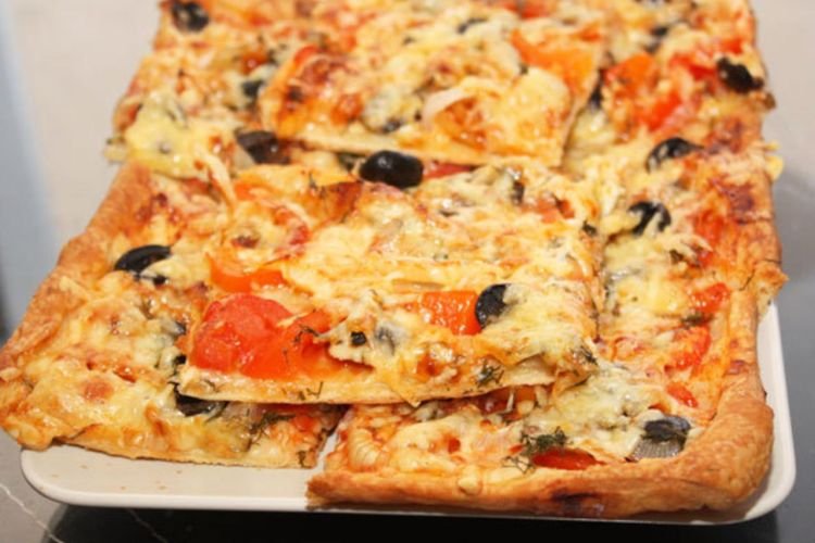 Puff Pastry Pizza with Minced Meat