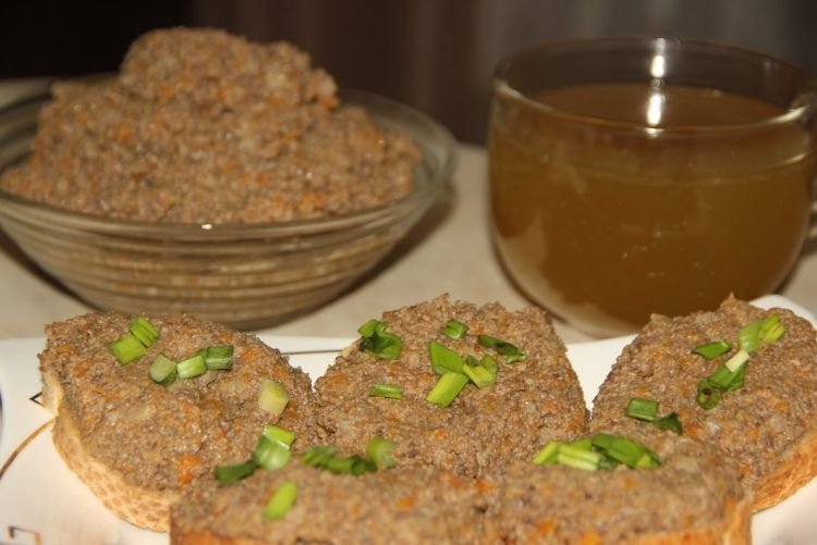 Rinderleberpastete mit Fleisch