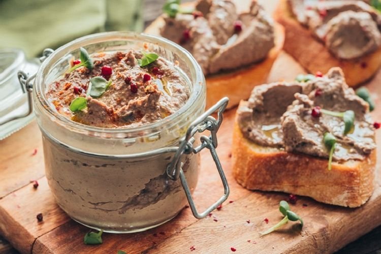 Rinderleberpastete mit Rosinen