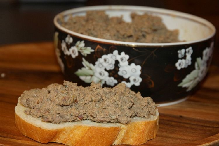 Rinderleberpastete mit Ei