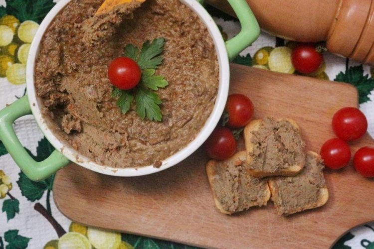Rinderleberpastete mit Nüssen